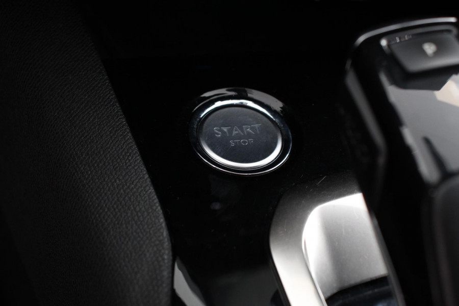 Peugeot 5008 1.2 PureTech 130pk Automaat Allure Navigatie Climate Control 7 Zits Virtual Cockpit Apple Carplay/Android Auto Keyless Entry Stoelverwarming Camera Cruise Control Elektrische Achterklep