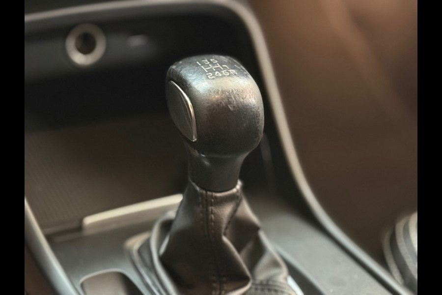 Volvo XC40 1.5 T3 Momentum | Adaptive Cruise Control | Navigatie | Half Leer | Camera