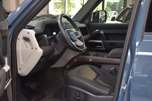Land Rover Defender 2.0 D240 110 HSE Grijs kenteken|Navi|ACC|Ijskast|Org.NL|241pk! Land Rover Defender 2.0 D240 110 HSE Grijs kenteken|Navi|ACC|Ijskast|Org.NL|241pk!