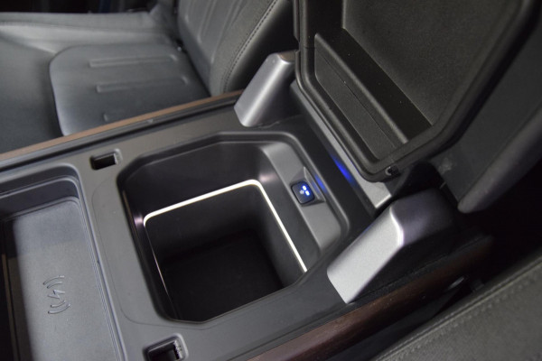 Land Rover Defender 2.0 D240 110 HSE Grijs kenteken|Navi|ACC|Ijskast|Org.NL|241pk! Land Rover Defender 2.0 D240 110 HSE Grijs kenteken|Navi|ACC|Ijskast|Org.NL|241pk!