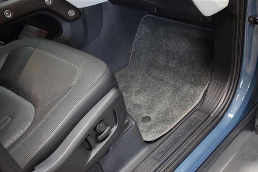 Land Rover Defender 2.0 D240 110 HSE Grijs kenteken|Navi|ACC|Ijskast|Org.NL|241pk! Land Rover Defender 2.0 D240 110 HSE Grijs kenteken|Navi|ACC|Ijskast|Org.NL|241pk!