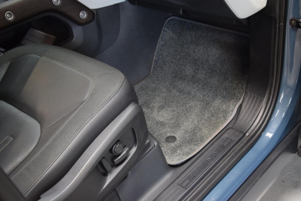 Land Rover Defender 2.0 D240 110 HSE Grijs kenteken|Navi|ACC|Ijskast|Org.NL|241pk! Land Rover Defender 2.0 D240 110 HSE Grijs kenteken|Navi|ACC|Ijskast|Org.NL|241pk!