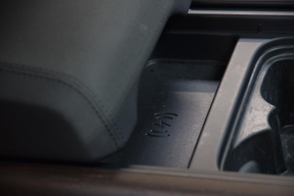 Land Rover Defender 2.0 D240 110 HSE Grijs kenteken|Navi|ACC|Ijskast|Org.NL|241pk! Land Rover Defender 2.0 D240 110 HSE Grijs kenteken|Navi|ACC|Ijskast|Org.NL|241pk!