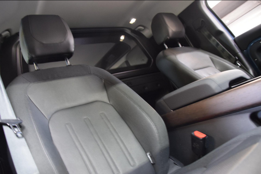 Land Rover Defender 2.0 D240 110 HSE Grijs kenteken|Navi|ACC|Ijskast|Org.NL|241pk! Land Rover Defender 2.0 D240 110 HSE Grijs kenteken|Navi|ACC|Ijskast|Org.NL|241pk!