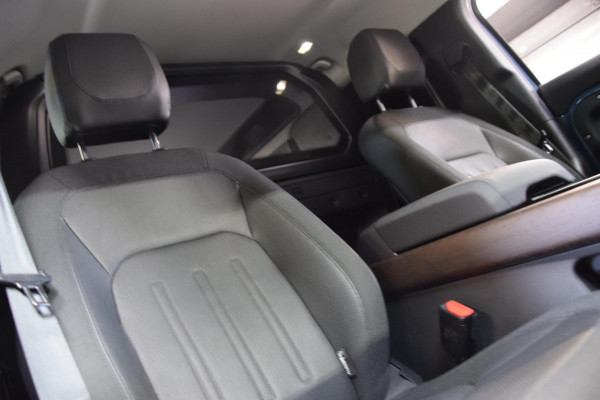 Land Rover Defender 2.0 D240 110 HSE Grijs kenteken|Navi|ACC|Ijskast|Org.NL|241pk! Land Rover Defender 2.0 D240 110 HSE Grijs kenteken|Navi|ACC|Ijskast|Org.NL|241pk!