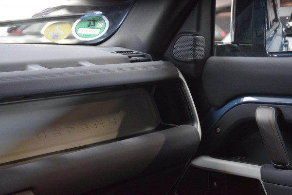 Land Rover Defender 2.0 D240 110 HSE Grijs kenteken|Navi|ACC|Ijskast|Org.NL|241pk! Land Rover Defender 2.0 D240 110 HSE Grijs kenteken|Navi|ACC|Ijskast|Org.NL|241pk!