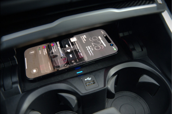 BMW 3-serie 320e High Executive M Sport | Panoramadak | Harman Kardon | Carbon | Camera | Adaptive LED | Stoelverwarming | Stuurverwarming | Apple Carplay | Navigatie | Cruise Control | Memory Seat | Trekhaak | Keyless | Shadowline