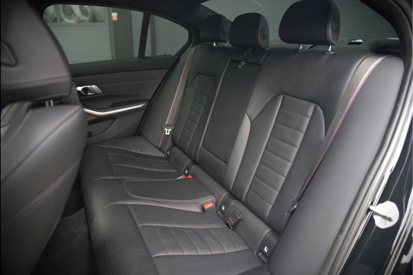 BMW 3-serie 320e High Executive M Sport | Panoramadak | Harman Kardon | Carbon | Camera | Adaptive LED | Stoelverwarming | Stuurverwarming | Apple Carplay | Navigatie | Cruise Control | Memory Seat | Trekhaak | Keyless | Shadowline