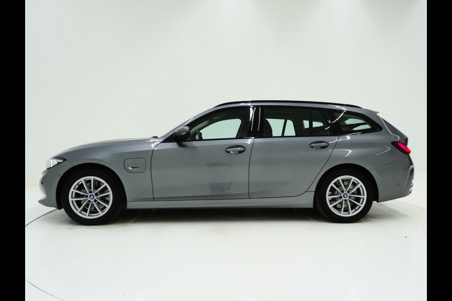 BMW 3 Serie Touring 320e LCI Shadow Line | Keyless | Camera | BLIS | Widescreen | Carplay | Cruise | DAB | LED