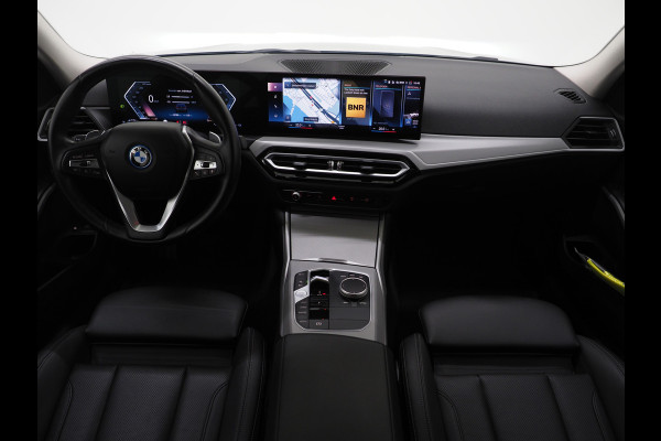 BMW 3 Serie Touring 320e LCI Shadow Line | Keyless | Camera | BLIS | Widescreen | Carplay | Cruise | DAB | LED