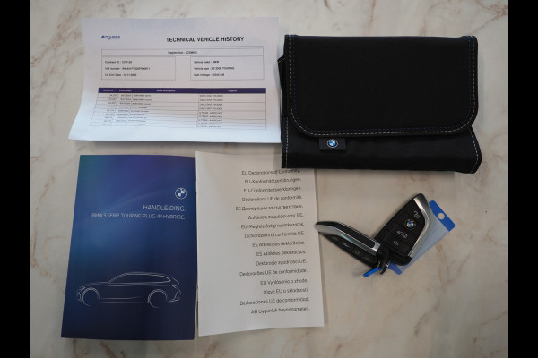 BMW 3 Serie Touring 320e LCI Shadow Line | Keyless | Camera | BLIS | Widescreen | Carplay | Cruise | DAB | LED