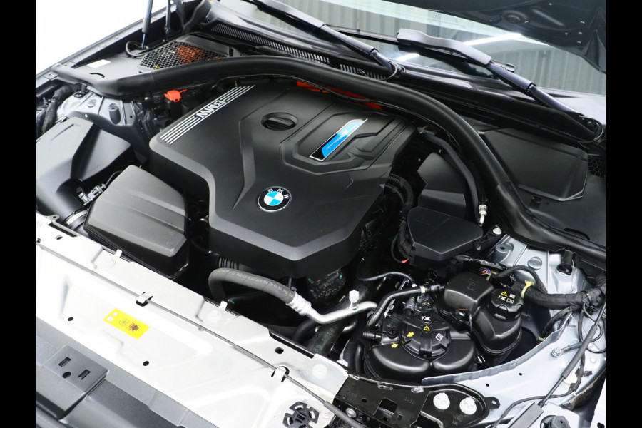 BMW 3 Serie Touring 320e LCI Shadow Line | Keyless | Camera | BLIS | Widescreen | Carplay | Cruise | DAB | LED