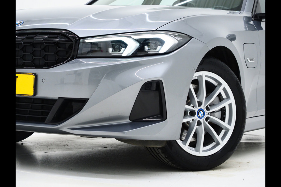 BMW 3 Serie Touring 320e LCI Shadow Line | Keyless | Camera | BLIS | Widescreen | Carplay | Cruise | DAB | LED