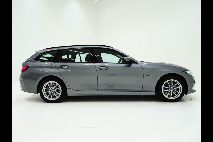 BMW 3 Serie Touring 320e LCI Shadow Line | Keyless | Camera | BLIS | Widescreen | Carplay | Cruise | DAB | LED