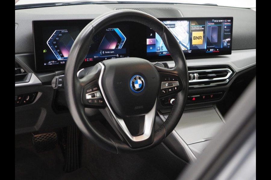 BMW 3 Serie Touring 320e LCI Shadow Line | Keyless | Camera | BLIS | Widescreen | Carplay | Cruise | DAB | LED