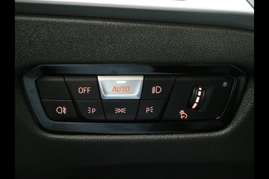 BMW 3 Serie Touring 320e LCI Shadow Line | Keyless | Camera | BLIS | Widescreen | Carplay | Cruise | DAB | LED