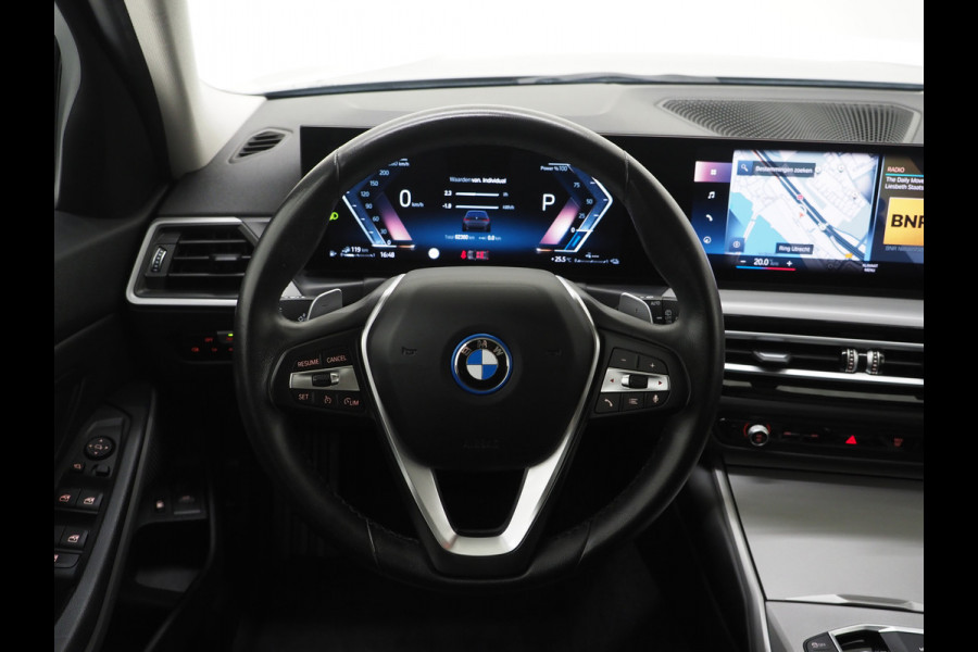 BMW 3 Serie Touring 320e LCI Shadow Line | Keyless | Camera | BLIS | Widescreen | Carplay | Cruise | DAB | LED
