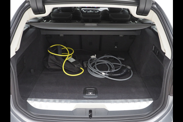 BMW 3 Serie Touring 320e LCI Shadow Line | Keyless | Camera | BLIS | Widescreen | Carplay | Cruise | DAB | LED