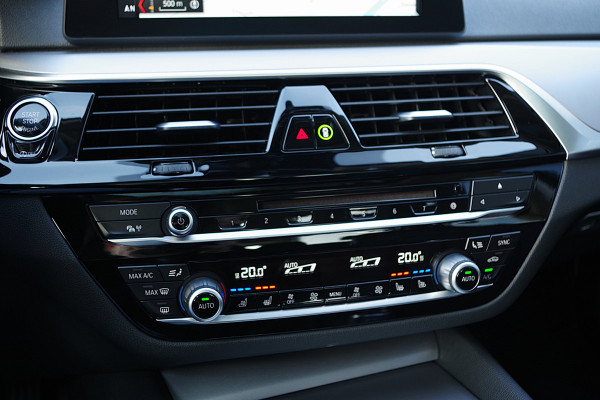 BMW 5 Serie 540i 340 PK xDrive High Executive, Trekhaak, Schuif-Kanteldak, Adap. Cruise Control, Memory