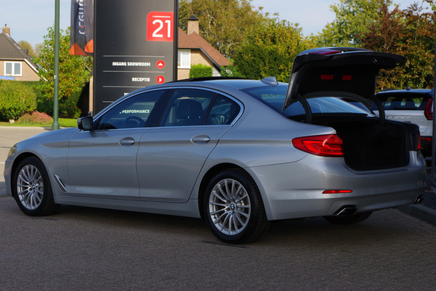 BMW 5 Serie 540i 340 PK xDrive High Executive, Trekhaak, Schuif-Kanteldak, Adap. Cruise Control, Memory