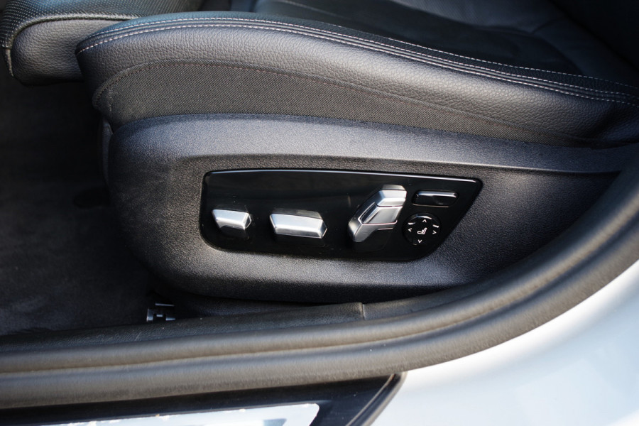 BMW 5 Serie 540i 340 PK xDrive High Executive, Trekhaak, Schuif-Kanteldak, Adap. Cruise Control, Memory