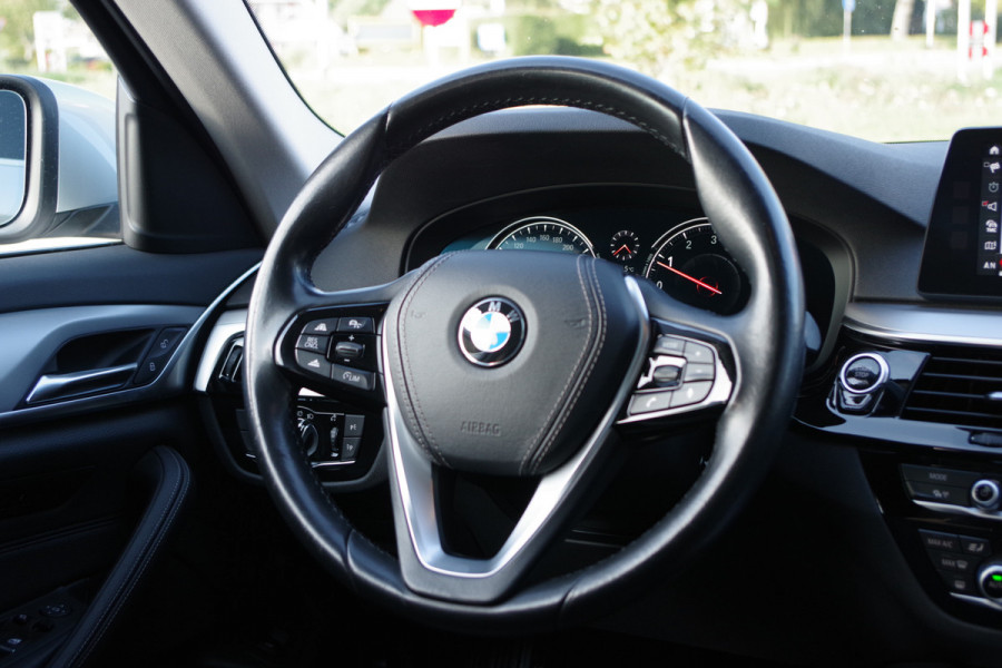 BMW 5 Serie 540i 340 PK xDrive High Executive, Trekhaak, Schuif-Kanteldak, Adap. Cruise Control, Memory