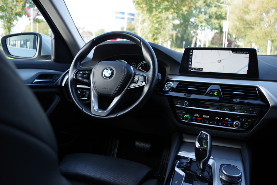 BMW 5 Serie 540i 340 PK xDrive High Executive, Trekhaak, Schuif-Kanteldak, Adap. Cruise Control, Memory