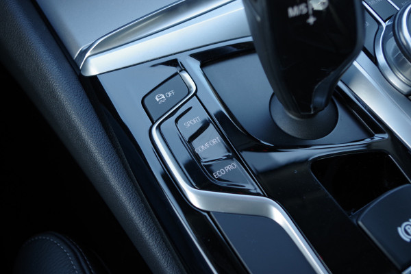 BMW 5 Serie 540i 340 PK xDrive High Executive, Trekhaak, Schuif-Kanteldak, Adap. Cruise Control, Memory