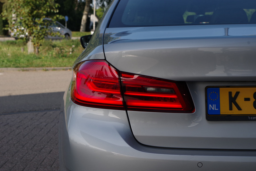 BMW 5 Serie 540i 340 PK xDrive High Executive, Trekhaak, Schuif-Kanteldak, Adap. Cruise Control, Memory