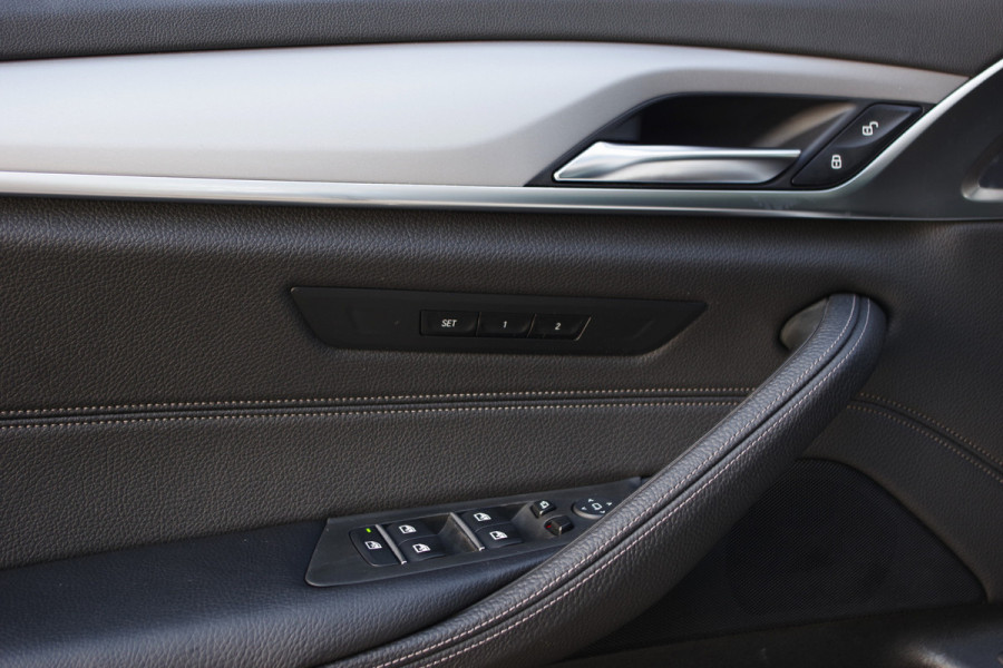 BMW 5 Serie 540i 340 PK xDrive High Executive, Trekhaak, Schuif-Kanteldak, Adap. Cruise Control, Memory