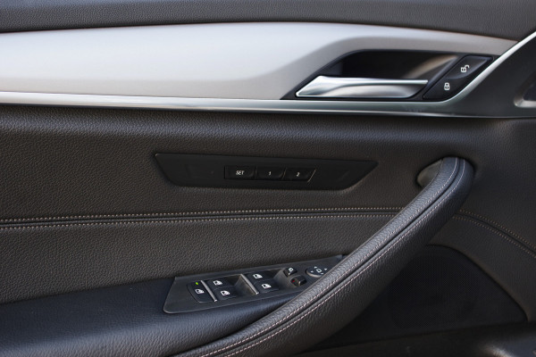 BMW 5 Serie 540i 340 PK xDrive High Executive, Trekhaak, Schuif-Kanteldak, Adap. Cruise Control, Memory