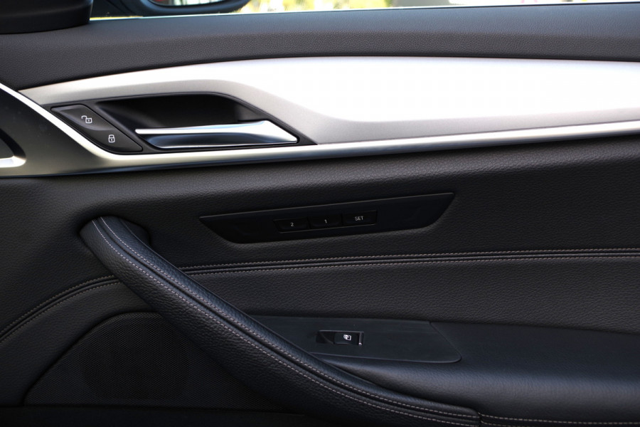 BMW 5 Serie 540i 340 PK xDrive High Executive, Trekhaak, Schuif-Kanteldak, Adap. Cruise Control, Memory