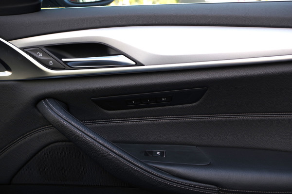 BMW 5 Serie 540i 340 PK xDrive High Executive, Trekhaak, Schuif-Kanteldak, Adap. Cruise Control, Memory
