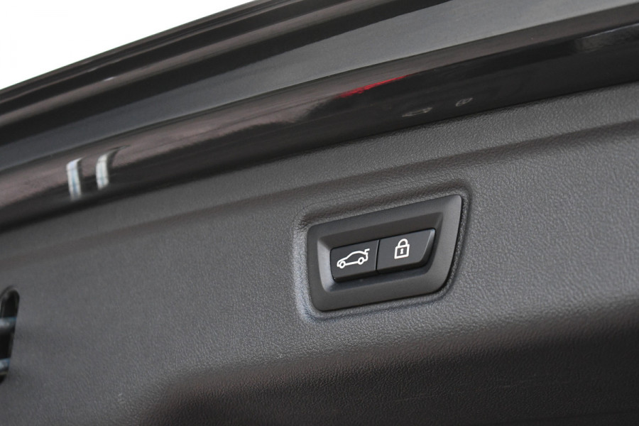 BMW 3 Serie Touring 330e M-Sport Pano HUD El-zetels laser-LED Camera
