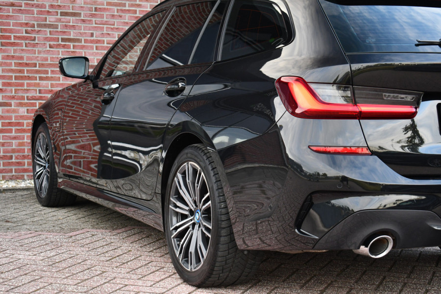 BMW 3 Serie Touring 330e M-Sport Pano HUD El-zetels laser-LED Camera