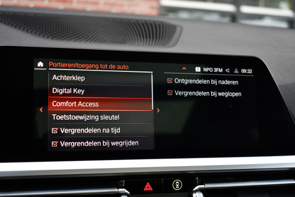 BMW 3 Serie Touring 330e M-Sport Pano HUD El-zetels laser-LED Camera