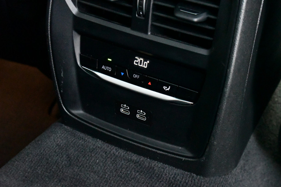 BMW 3 Serie Touring 330e M-Sport Pano HUD El-zetels laser-LED Camera