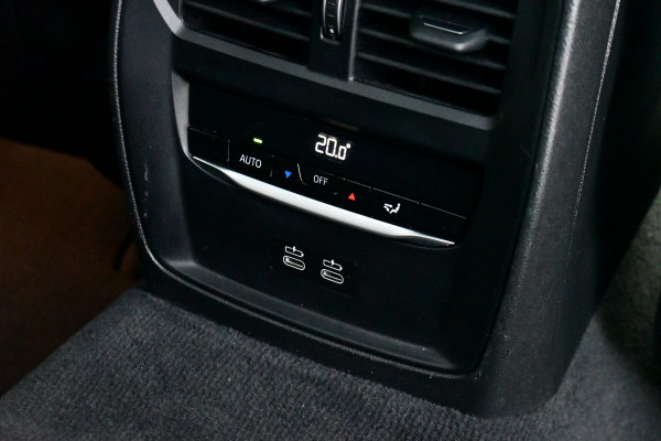 BMW 3 Serie Touring 330e M-Sport Pano HUD El-zetels laser-LED Camera