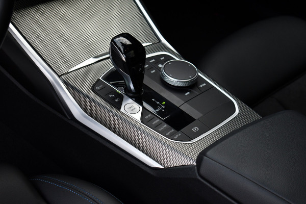 BMW 3 Serie Touring 330e M-Sport Pano HUD El-zetels laser-LED Camera