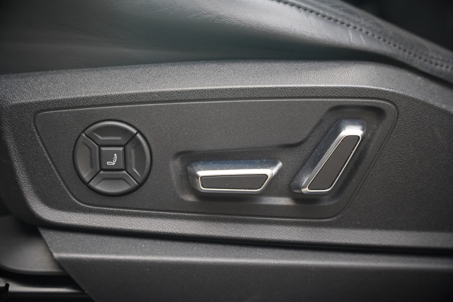Audi e-tron 55 quattro Business edition 95 kWh S-Line | Panoramadak | Bang & Olufsen | Stoelkoeling | Stoelverwarming | Massage | Head-Up Display | 360 Camera | Matrix LED | Luchtvering | Nachtzicht | Memory Seats | Elektrisch Verstelbare Stoele