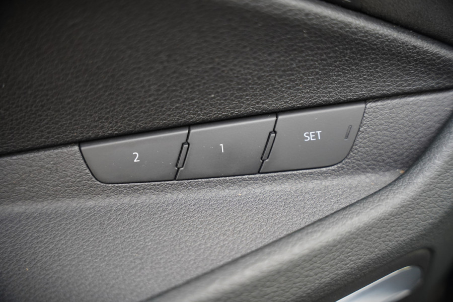 Audi e-tron 55 quattro Business edition 95 kWh S-Line | Panoramadak | Bang & Olufsen | Stoelkoeling | Stoelverwarming | Massage | Head-Up Display | 360 Camera | Matrix LED | Luchtvering | Nachtzicht | Memory Seats | Elektrisch Verstelbare Stoele