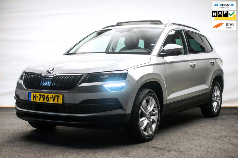 Škoda Karoq 1.0 TSI Ambition Sport [ Panoramadak El Trekhaak Camera Sportinterieur Stoelverwarming Carplay ]