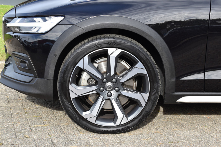 Volvo V60 Cross Country B5 AWD 265PK Automaat Pro | Trekhaak | BLIS | ACC | Camera | 20"LMV | Stuurverwarming