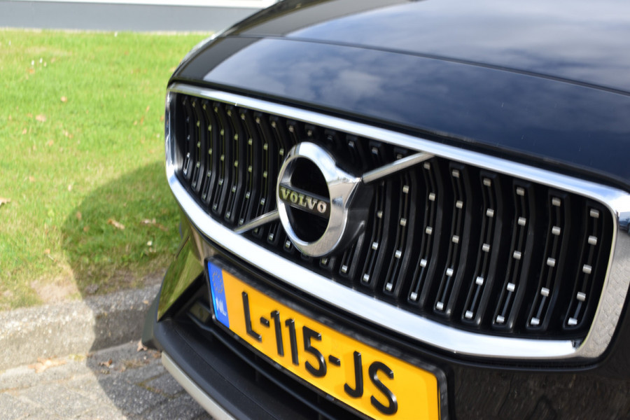 Volvo V60 Cross Country B5 AWD 265PK Automaat Pro | Trekhaak | BLIS | ACC | Camera | 20"LMV | Stuurverwarming