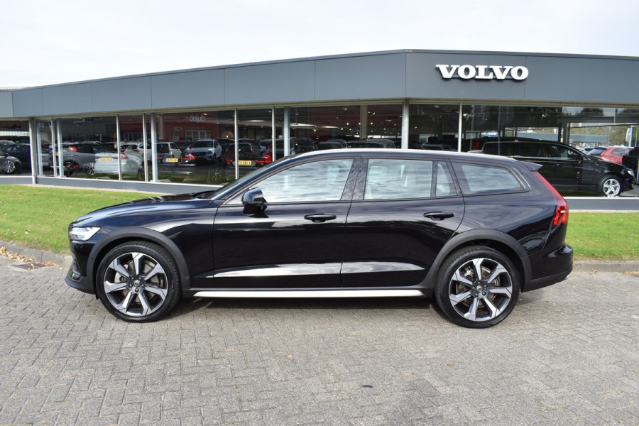 Volvo V60 Cross Country B5 AWD 265PK Automaat Pro | Trekhaak | BLIS | ACC | Camera | 20"LMV | Stuurverwarming