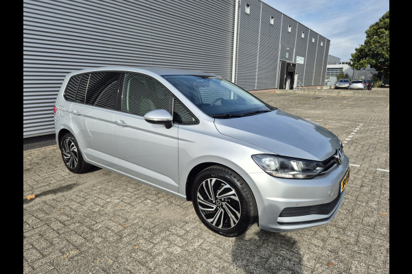 Volkswagen Touran 1.2 TSI 7persoons,clima,wegklapbare trekhaak,stoelverwarming,parkeersensoren