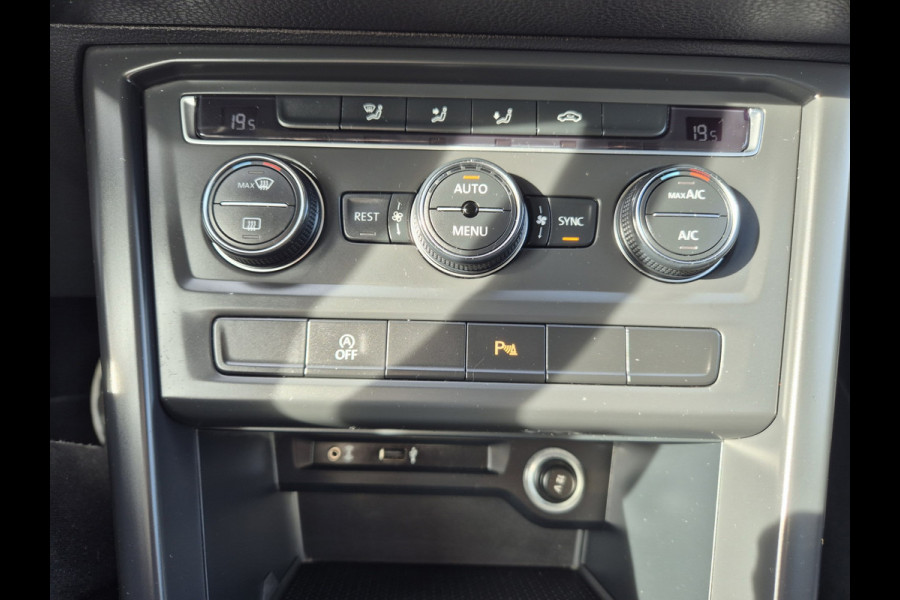 Volkswagen Touran 1.2 TSI 7persoons,clima,wegklapbare trekhaak,stoelverwarming,parkeersensoren