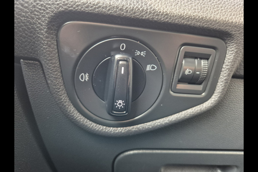 Volkswagen Touran 1.2 TSI 7persoons,clima,wegklapbare trekhaak,stoelverwarming,parkeersensoren