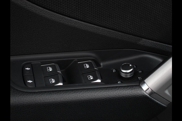 Audi Q2 35 TFSI 150pk Automaat S Edition Audi Q2 35 TFSI S Edition | Navigatie | Camera | Adaptive Cruise Control | LED Matrix | Elektrische Achterklep | Keyless Entry |