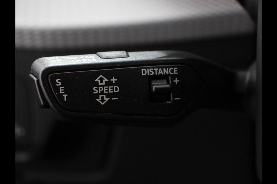 Audi Q2 35 TFSI 150pk Automaat S Edition Audi Q2 35 TFSI S Edition | Navigatie | Camera | Adaptive Cruise Control | LED Matrix | Elektrische Achterklep | Keyless Entry |